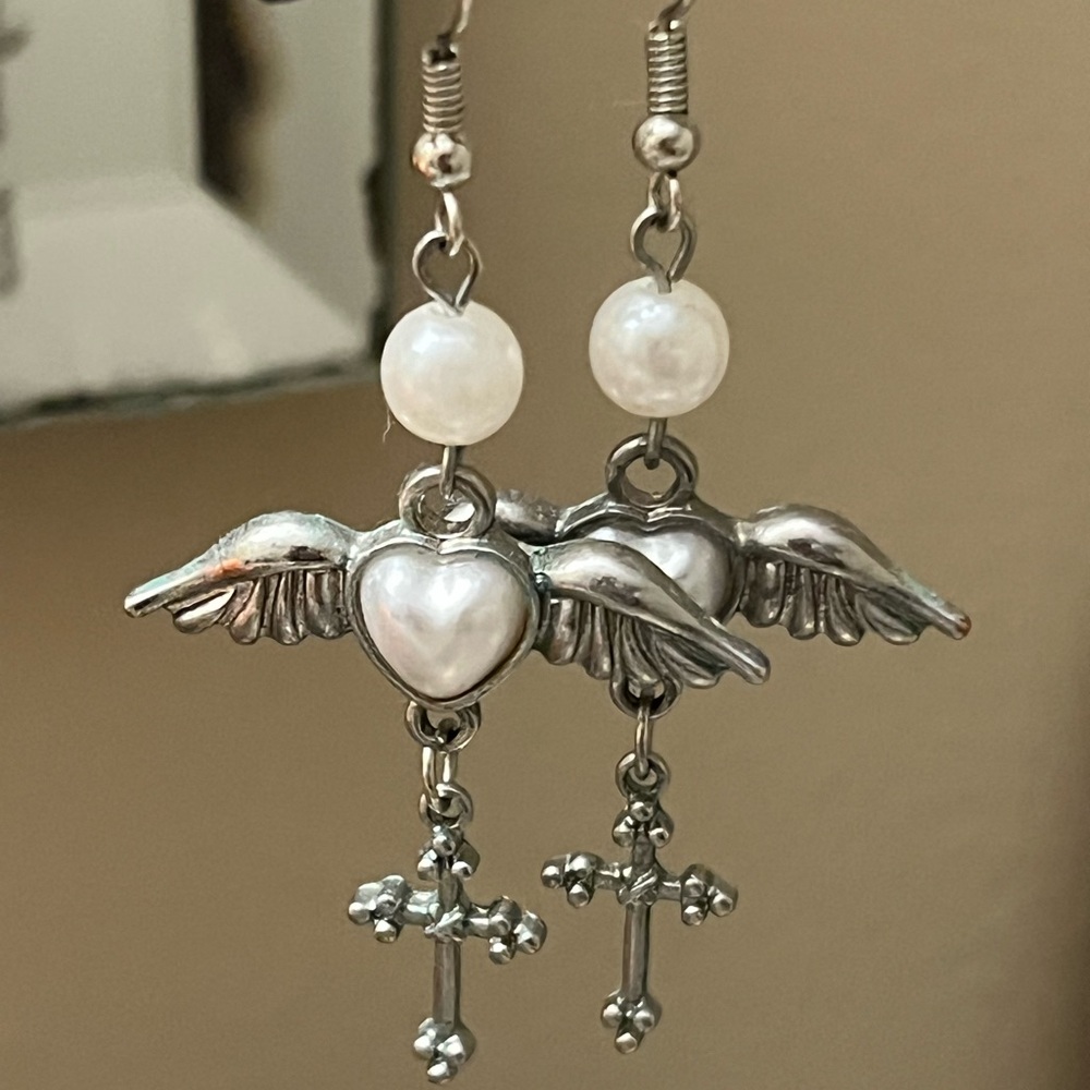 Shein wing & faux pearl heart drop earrings silver
